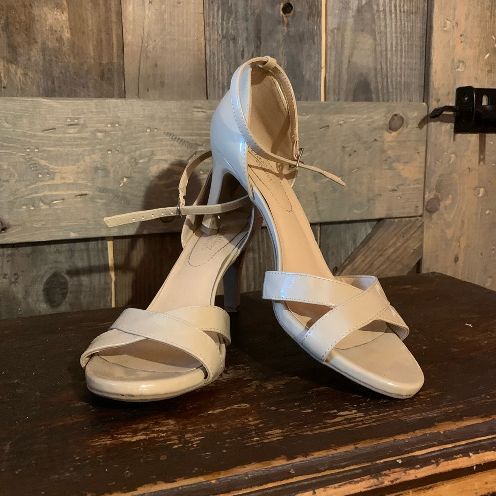 Nude Open Toe Cross Strap Sandals Heels 8.5